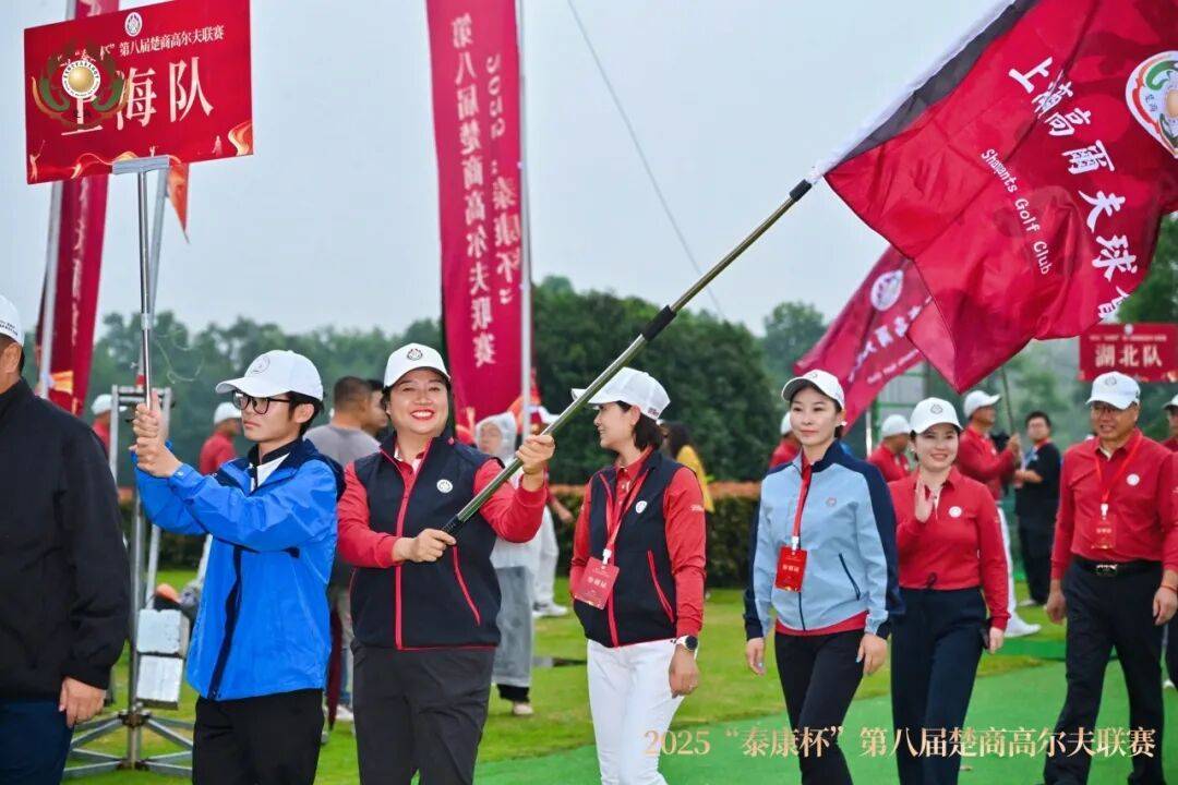 爱游戏大厅-场面火爆！高尔夫观众席沸腾不已