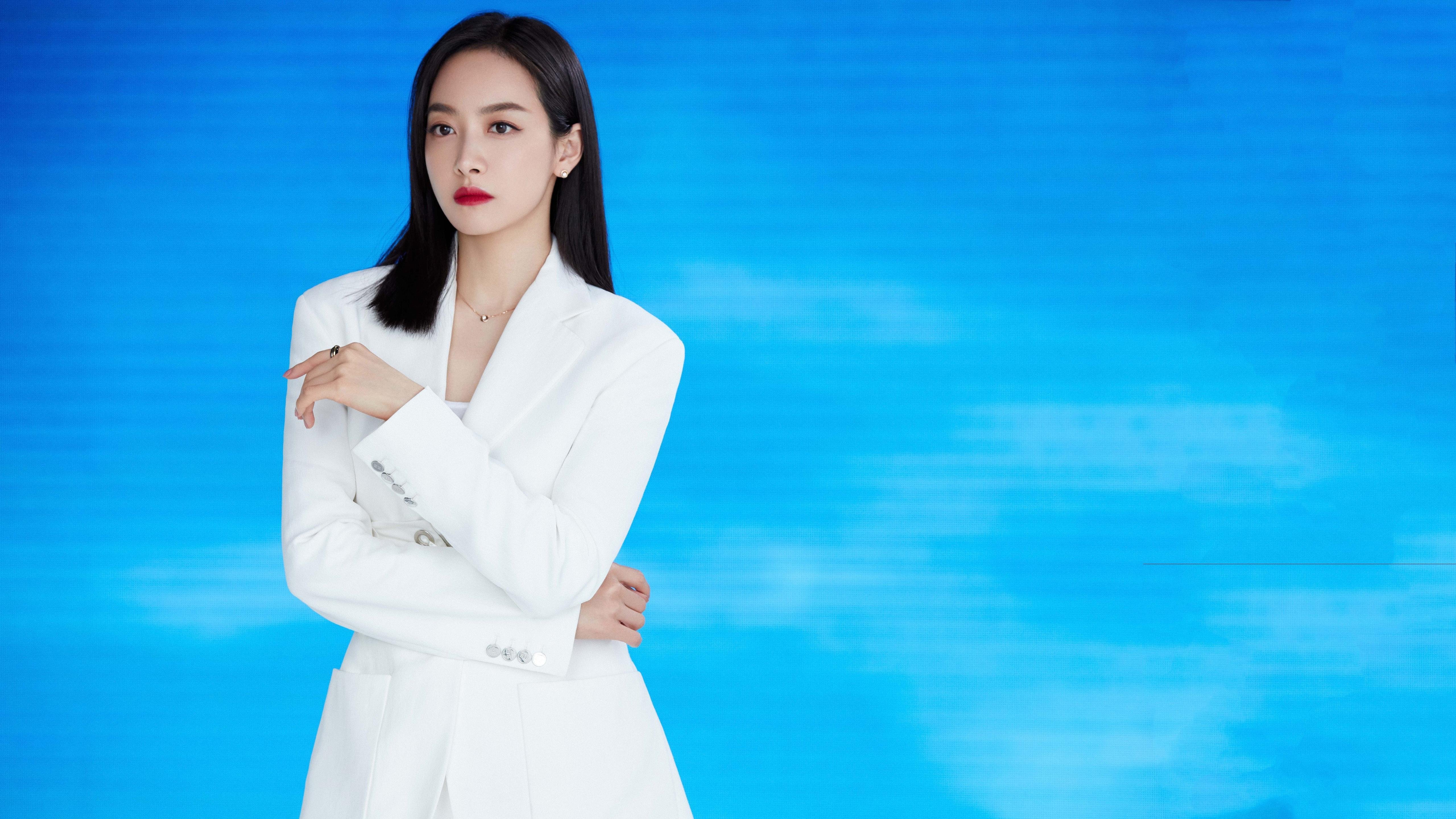 本泽马一锤定音显巨星本色，AC米兰团队火力压制喀麦隆尖刀